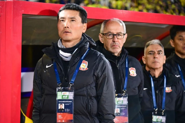 邵佳一：亚洲对手怕什么我们就做什么 青岛西海岸高压战术重塑二年级