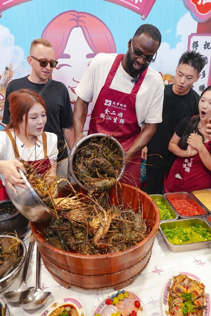 追梦格林汕头站打卡小公园并参与制作生腌 追梦格林汕头站打卡小公园并参与制作生腌
