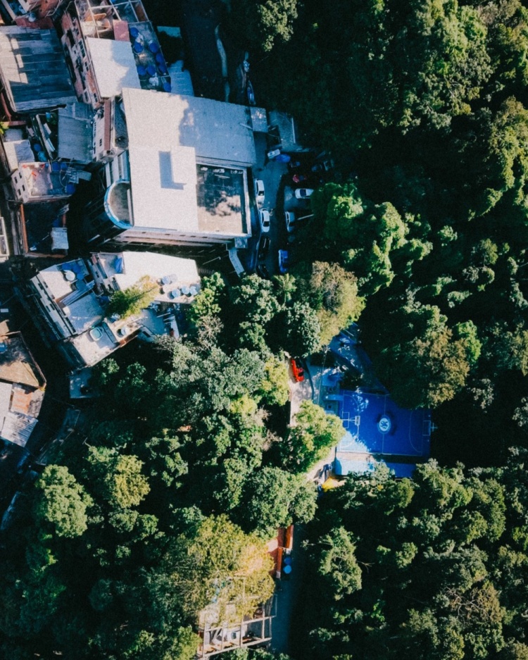 切尔西两个月内连建两座巴西社区球场：里约罗西尼亚课题落地