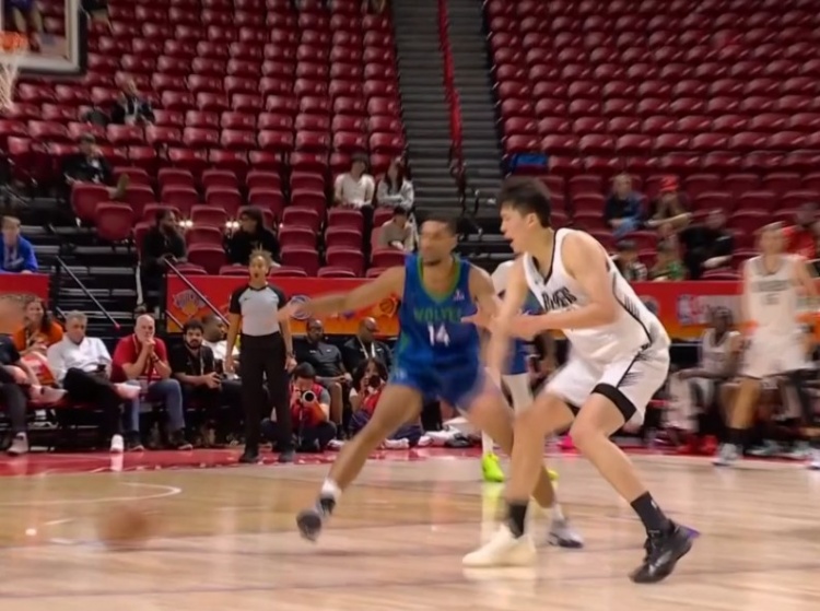 开拓者自媒体：杨瀚森上限进攻枢纽下限边缘人，弱点在NBA被放大