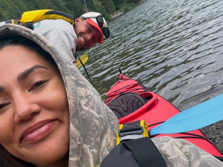 享受假期!库里夫妇加拿大旅游 划船钓鱼好不惬意🚣♂️🎣 享受假期!库里夫妇加拿大旅游 划船钓鱼好不惬意🚣♂️🎣