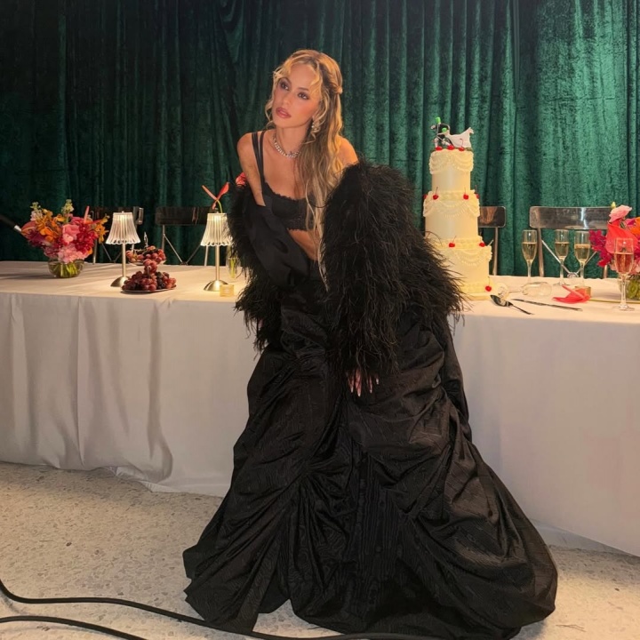 德保罗未婚妻Tini 29岁生日派对：梅西出席，婚礼计划世界杯前举办