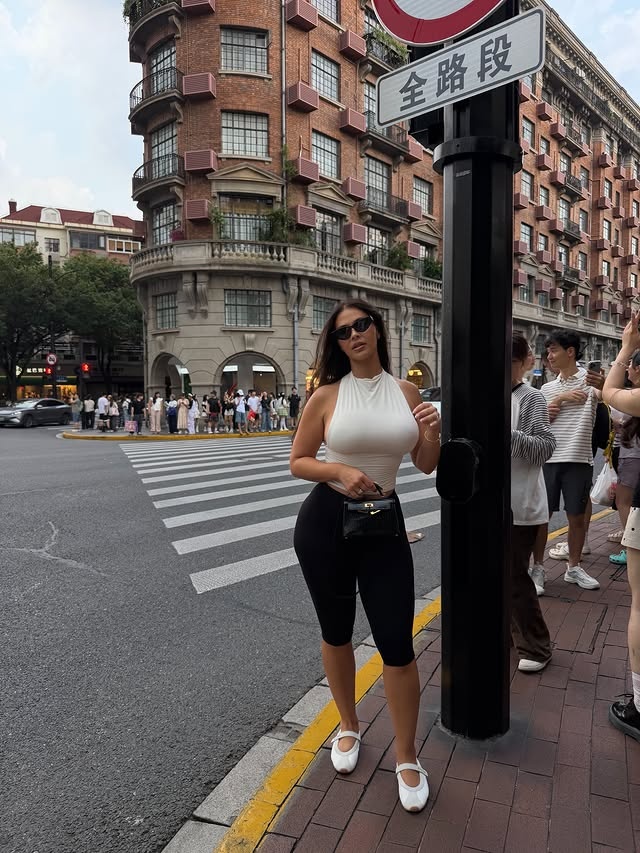 乔治妻子社媒晒上海48小时照片 新赛季将披绿军战袍 乔治妻子社媒晒上海48小时照片 新赛季将披绿军战袍