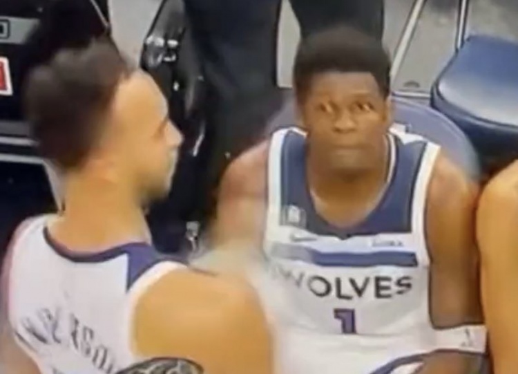 训练场互殴成新章：阿德巴约拳击希罗面部，NBA队友反目史再添一页