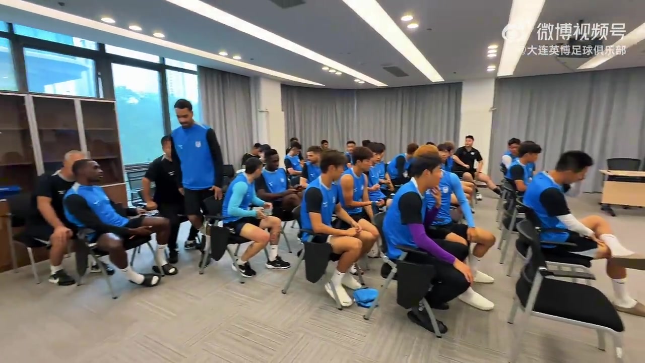 德尔加多租借英博,身披9号用中文喊大连加油