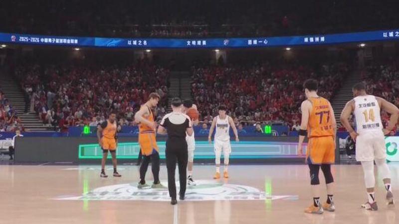 [CCTV全场集锦]🏀北京仅6次罚球仍胜上海扳平大比分1-1 陈盈骏26分 古德温32分