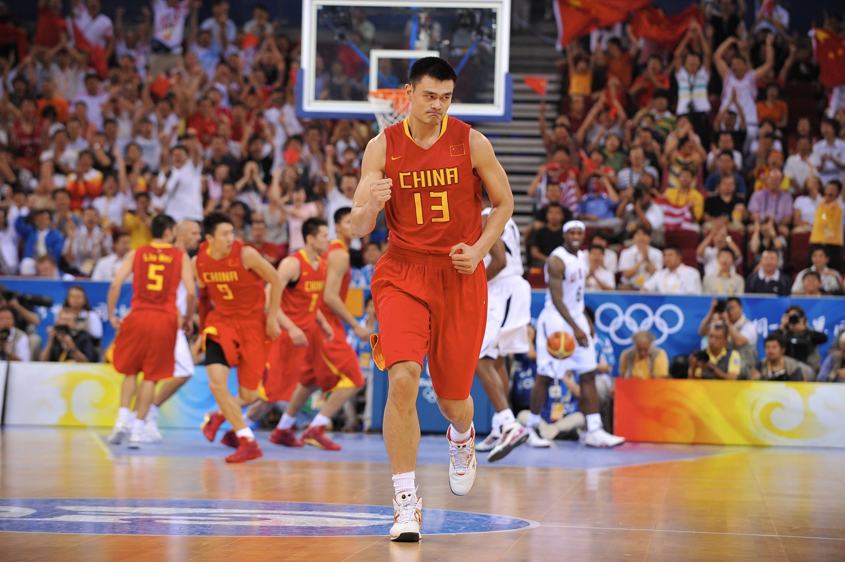 北京奥运中国男篮首秀31分负梦八 姚明13分10板孙悦钉板大帽霍华德