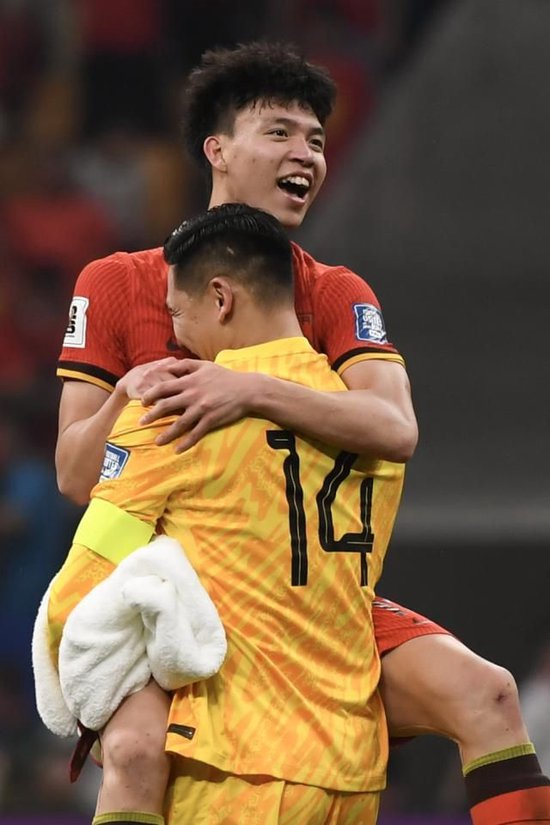 国足1-0巴林积9分小组第五收官 王钰栋点球破门难掩阵容断层危机 国足1-0巴林积9分小组第五收官 王钰栋点球破门难掩阵容断层危机