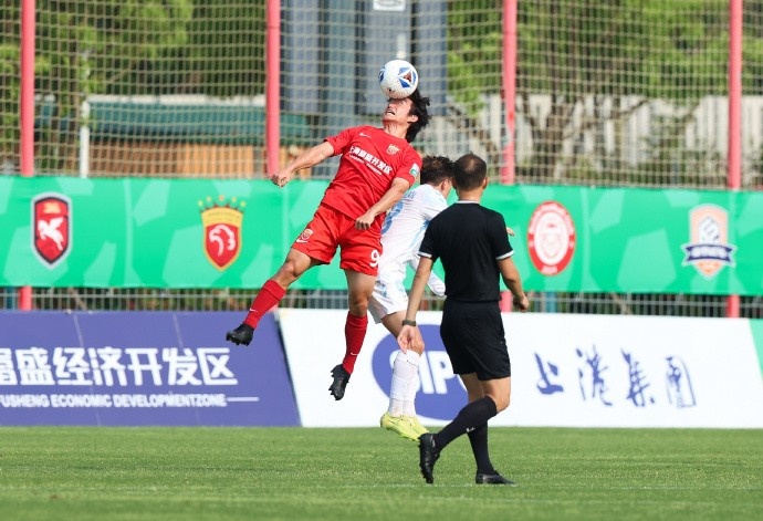 王逸伟贴地斩定胜局,上海海港富盛经开1-0兰州陇原竞技