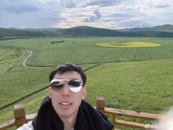 周琦社媒晒满洲里游玩照 季后赛场均2.1盖帽 周琦社媒晒满洲里游玩照 季后赛场均2.1盖帽
