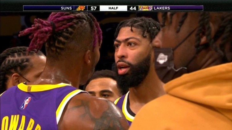 训练场互殴成新章：阿德巴约拳击希罗面部，NBA队友反目史再添一页