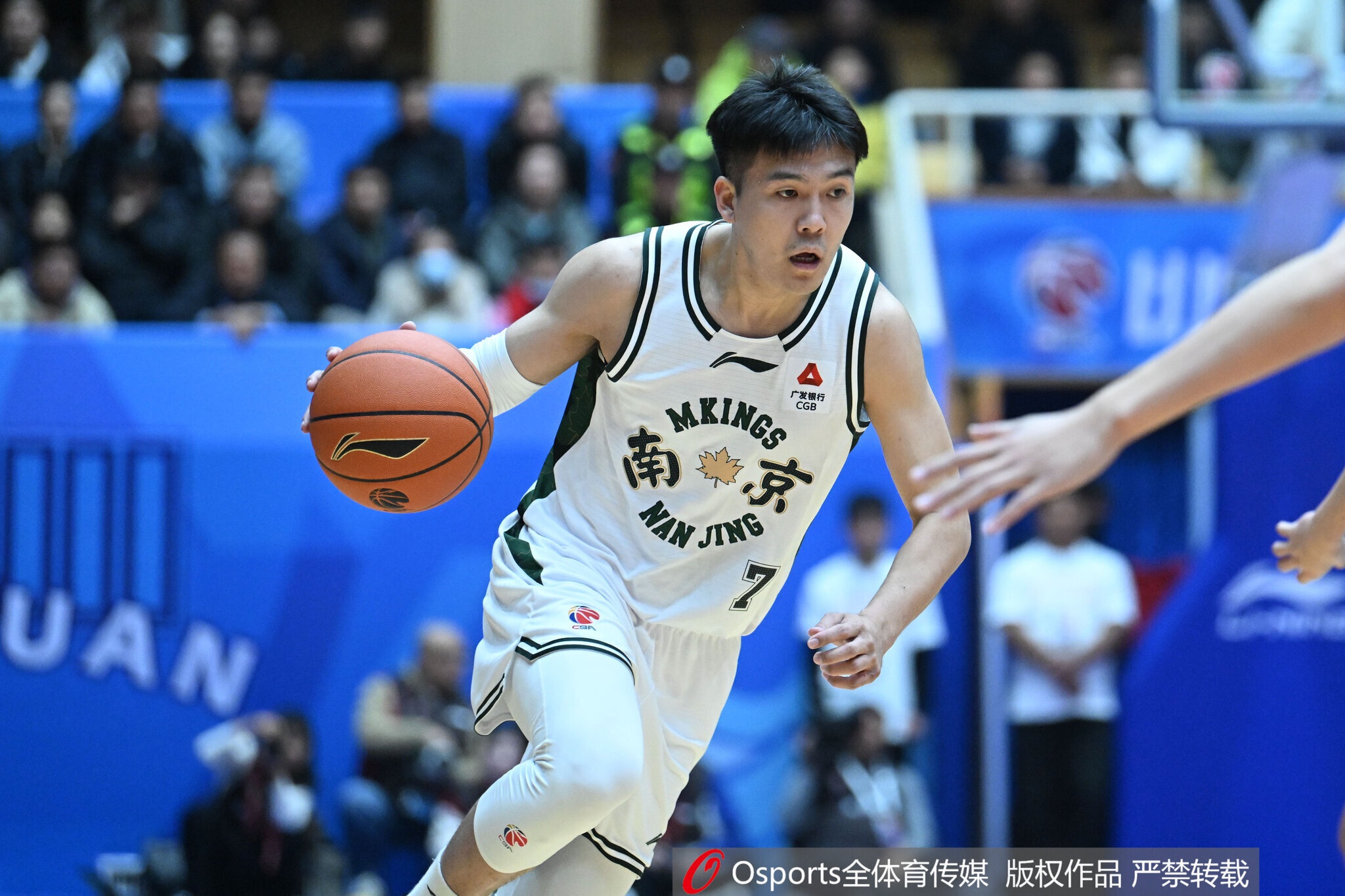 黄荣奇新赛季回归四川男篮!他与四川男篮签订的是一年合同! 黄荣奇新赛季回归四川男篮!他与四川男篮签订的是一年合同!